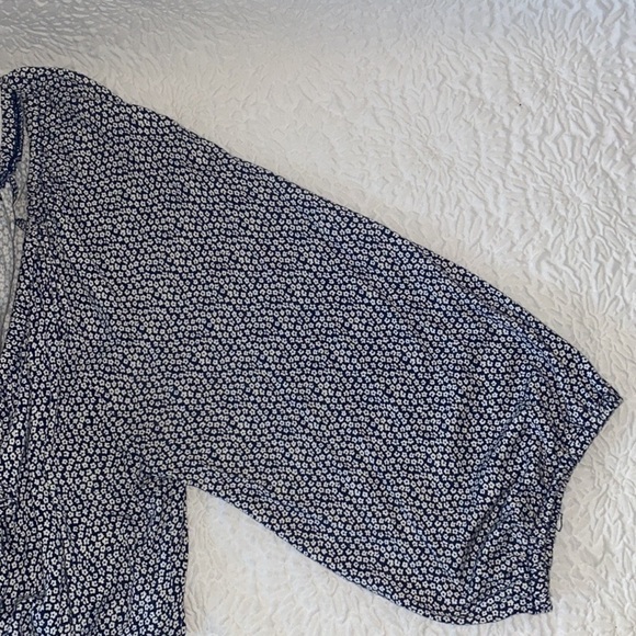 Old Navy Peasant Floral Print 3/4 Sleeve Top - Picture 4 of 6